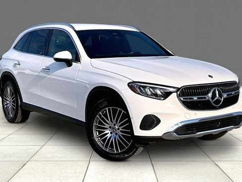Certified 2025 Mercedes-Benz GLC 300 image 12