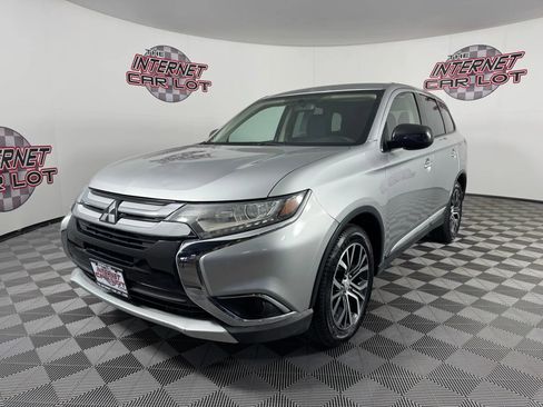 Used 2018 Mitsubishi Outlander ES image 3