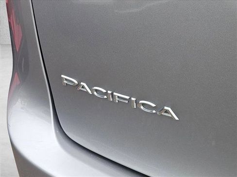 Used 2020 Chrysler Pacifica Limited image 30
