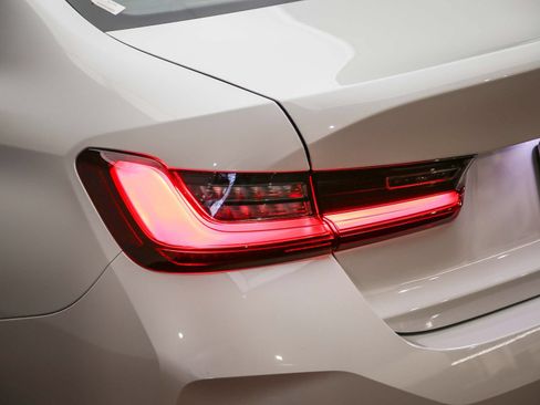 Used 2026 BMW 330i Sedan w/ Premium Package RWD image 12