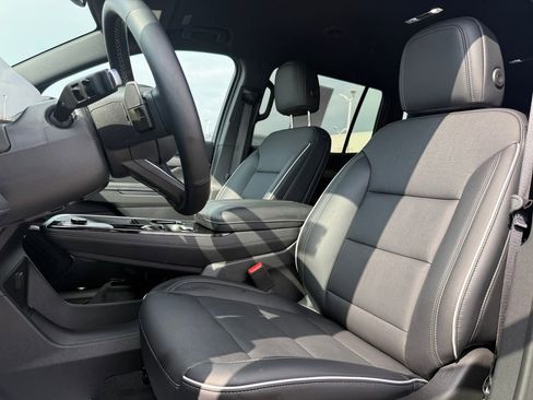 Used 2025 Buick Enclave Preferred image 23