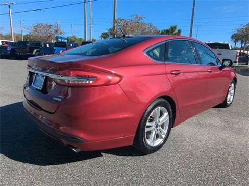 Used 2018 Ford Fusion SE w/ Fusion SE Technology Package image 5