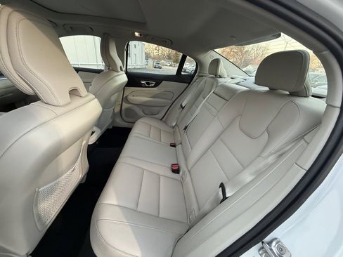 Used 2019 Volvo S60 T5 Momentum w/ Premium Package image 5