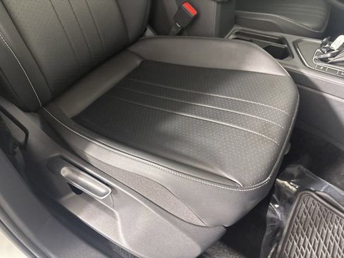 Used 2023 Volkswagen Tiguan SE R-Line FWD image 31