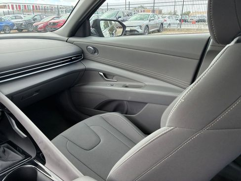 Used 2025 Hyundai Elantra SEL FWD image 34