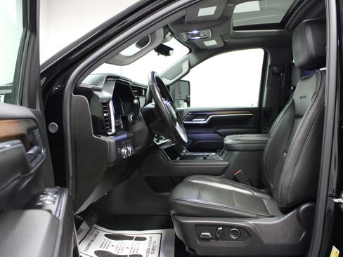 Used 2024 GMC Sierra 3500 Denali w/ Denali Reserve Package image 12