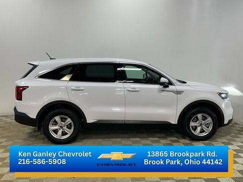 Used 2023 Kia Sorento LX AWD/4WD image 4