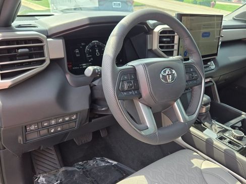 Used 2025 Toyota Tundra Limited AWD/4WD image 29