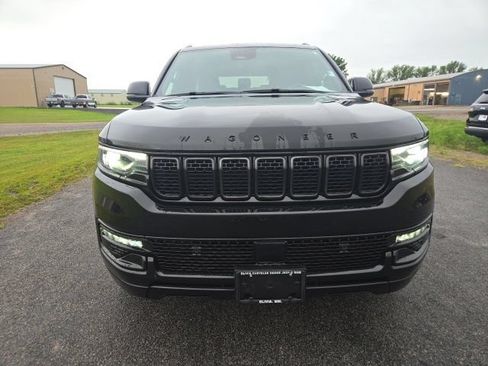 Used 2023 Jeep Wagoneer Series II AWD/4WD image 2
