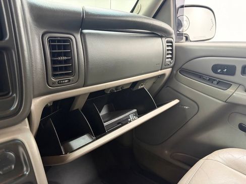 Used 2005 Chevrolet Tahoe Z71 w/ Preferred Equipment Group AWD/4WD image 27