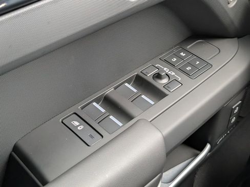 Used 2025 Land Rover Defender 110 S image 26