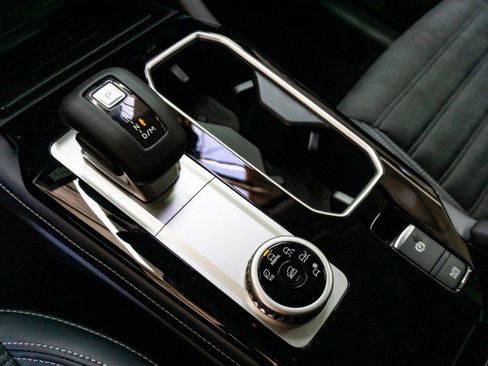 New 2025 Mitsubishi Outlander SE image 13