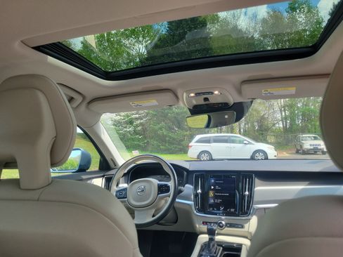 Used 2017 Volvo S90 T6 Momentum w/ Vision Package image 18