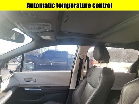 Used 2021 Toyota Sienna Platinum image 15