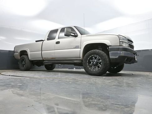 Used 2006 Chevrolet Silverado 3500 LT w/ Heavy-Duty Power Package AWD/4WD image 34