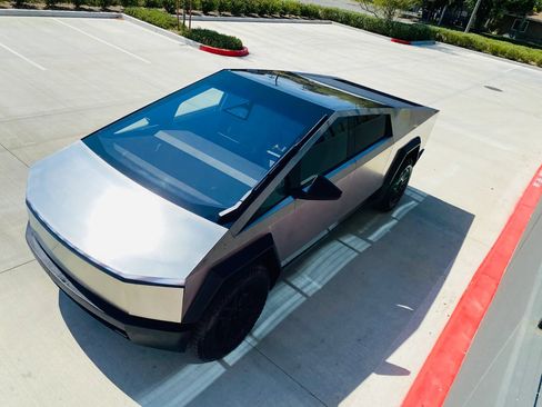 Used 2024 Tesla Cybertruck AWD Crew Cab image 24