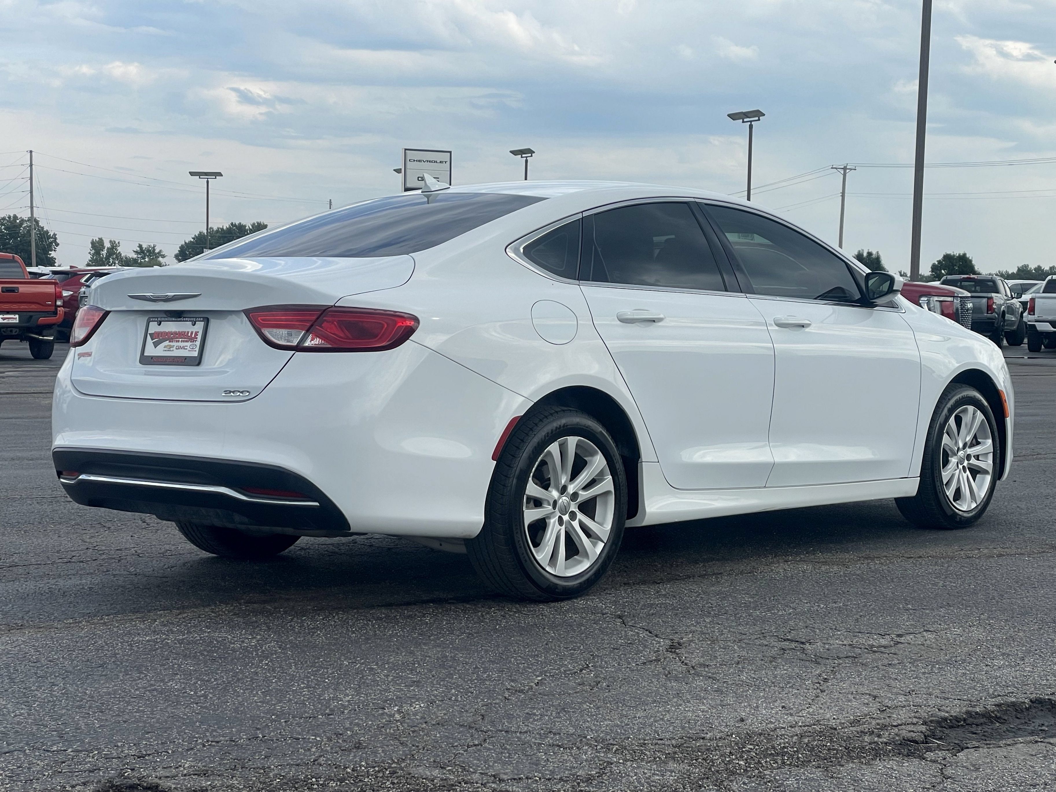 Used 2016 Chrysler 200 Limited FWD image 4