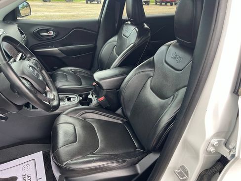 Used 2020 Jeep Cherokee Limited w/ Technology Group AWD/4WD image 30