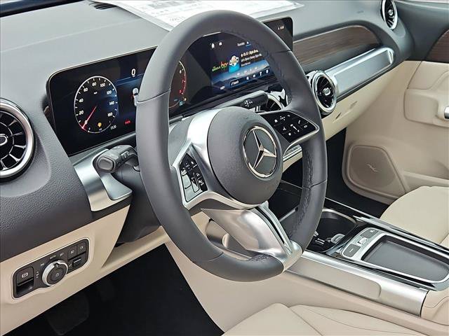 Used 2026 Mercedes-Benz GLB 250 4MATIC image 3