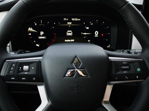 New 2025 Mitsubishi Outlander SE image 16