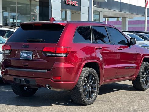 Used 2021 Jeep Grand Cherokee Laredo X AWD/4WD image 4