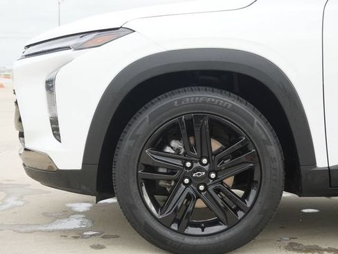Used 2025 Chevrolet Trax ACTIV w/ Sunroof Package FWD image 5