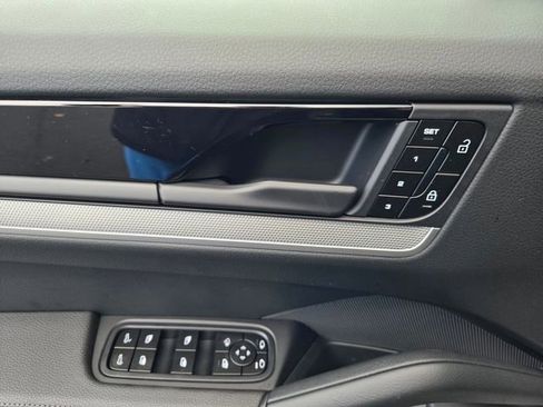 Used 2026 Porsche Cayenne image 21