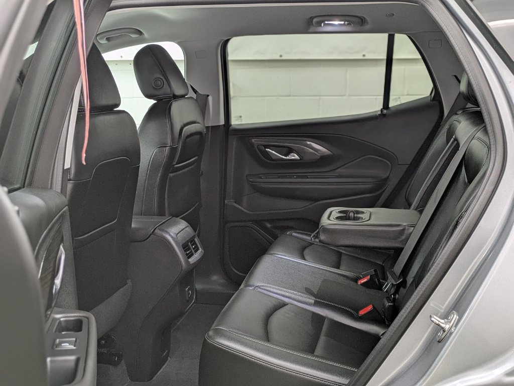 Used 2024 GMC Terrain SLT AWD/4WD image 12