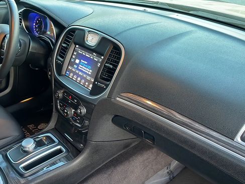 Used 2018 Chrysler 300 Touring image 35