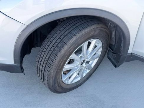 Used 2017 Nissan Rogue SV AWD/4WD image 36