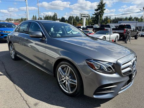Used 2017 Mercedes-Benz E 300 4MATIC image 2