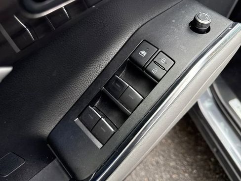 Used 2020 Toyota Highlander Limited AWD/4WD image 25