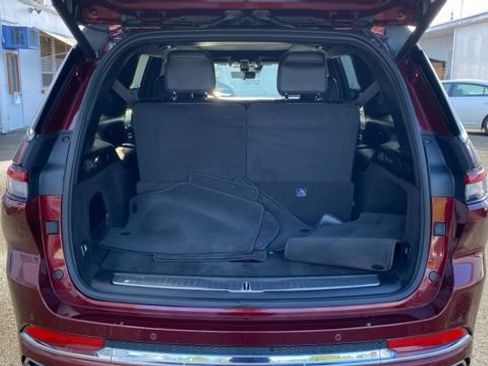 Used 2022 Jeep Grand Cherokee L Overland w/ Luxury Tech Group IV AWD/4WD image 4