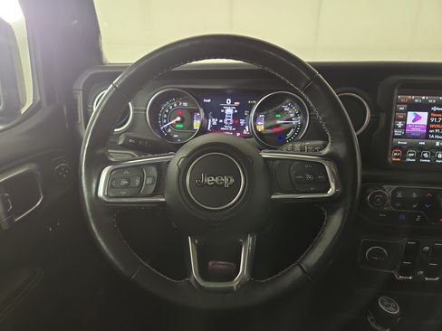 Used 2022 Jeep Wrangler Unlimited Sahara w/ Cold Weather Group AWD/4WD image 15