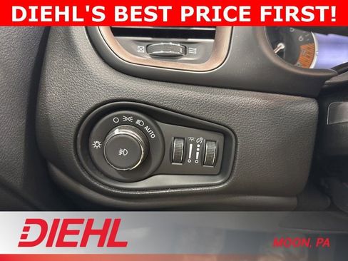 Used 2023 Jeep Renegade Latitude w/ Sun/Sound Group AWD/4WD image 21