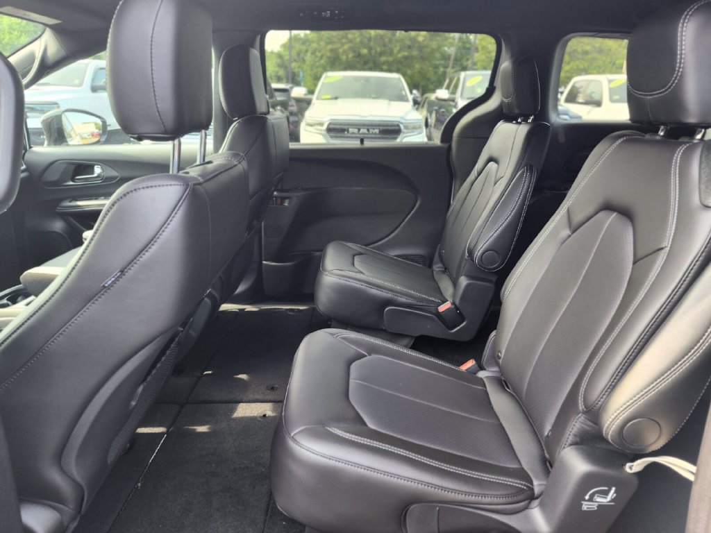 New 2026 Chrysler Pacifica Select w/ S Appearance Package AWD/4WD image 16