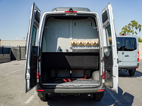Used 2024 Mercedes-Benz Sprinter 2500 image 7