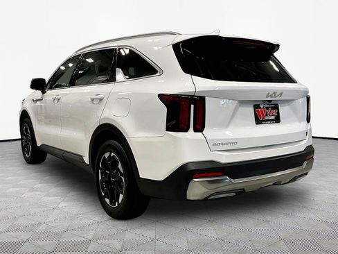 Used 2025 Kia Sorento S FWD image 4