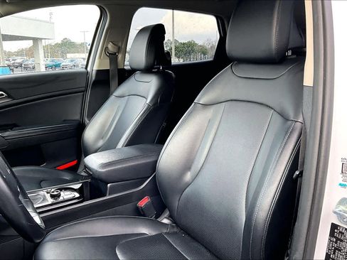 Used 2024 Kia Sportage EX image 8