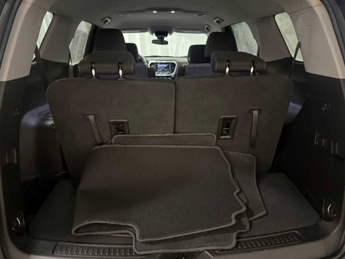 Used 2023 GMC Acadia SLE w/ Driver Convenience Package image 23