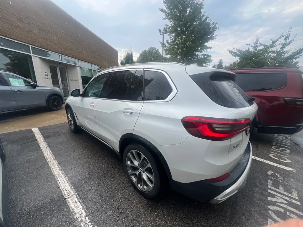 Used 2019 BMW X5 xDrive40i w/ Premium Package 2 AWD/4WD image 5