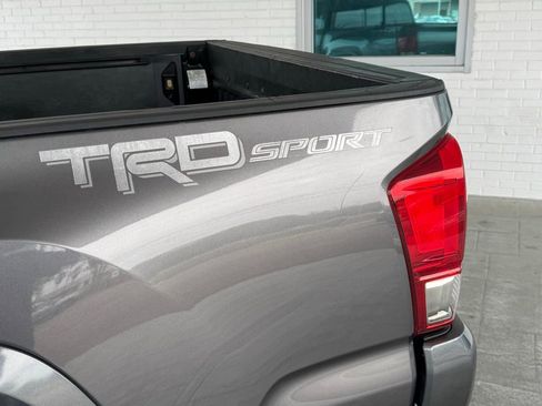 Used 2016 Toyota Tacoma TRD Sport w/ Towing Package RWD image 11