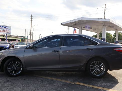 Used 2015 Toyota Camry SE FWD image 5