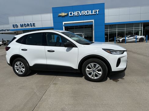 Used 2023 Ford Escape AWD image 4