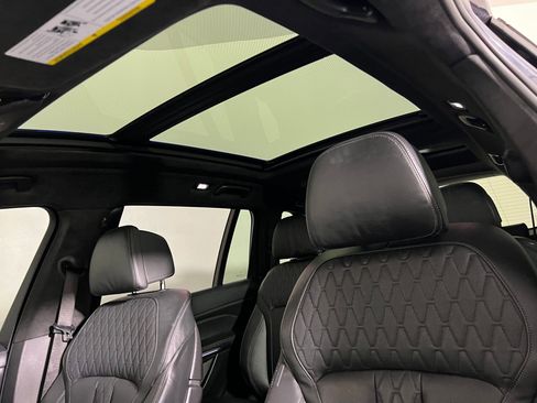 Used 2021 BMW X7 M50i image 23