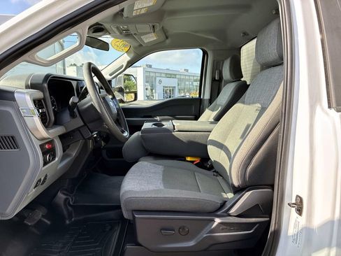 Used 2025 Ford F550 2WD Regular Cab Super Duty w/ XLT Value Package image 21
