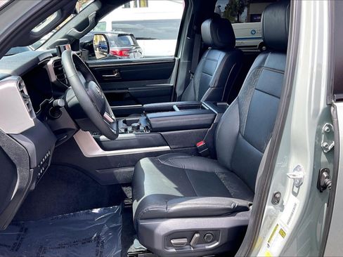 Used 2025 Toyota Tundra Limited AWD/4WD image 23