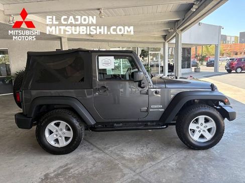 Used 2018 Jeep Wrangler Sport AWD/4WD image 2