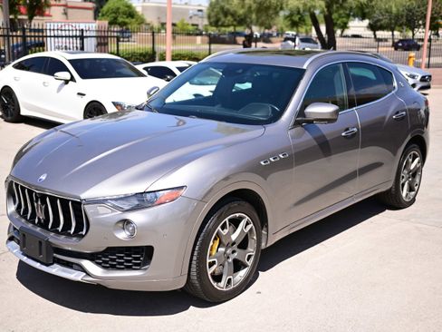 Used 2017 Maserati Levante S image 9