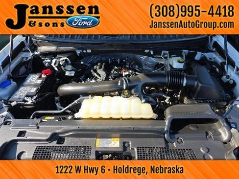 Used 2025 Ford Expedition Max Active AWD/4WD image 3